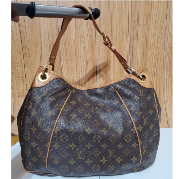 Louis Vuitton Monogram Galleria PM - Picture 4 of 13